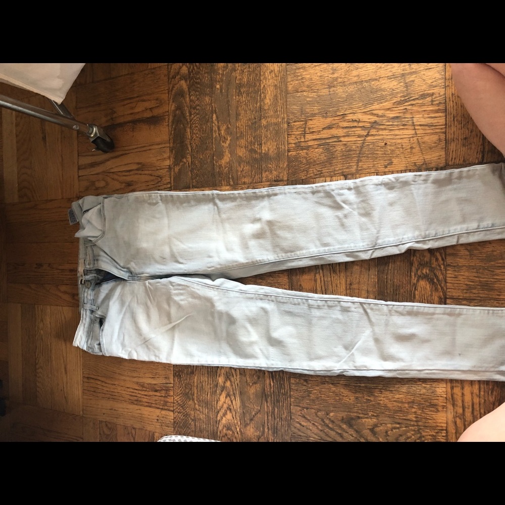 ⭐️⭐️LEVI LIGHT WASHED JEANS⭐️⭐️